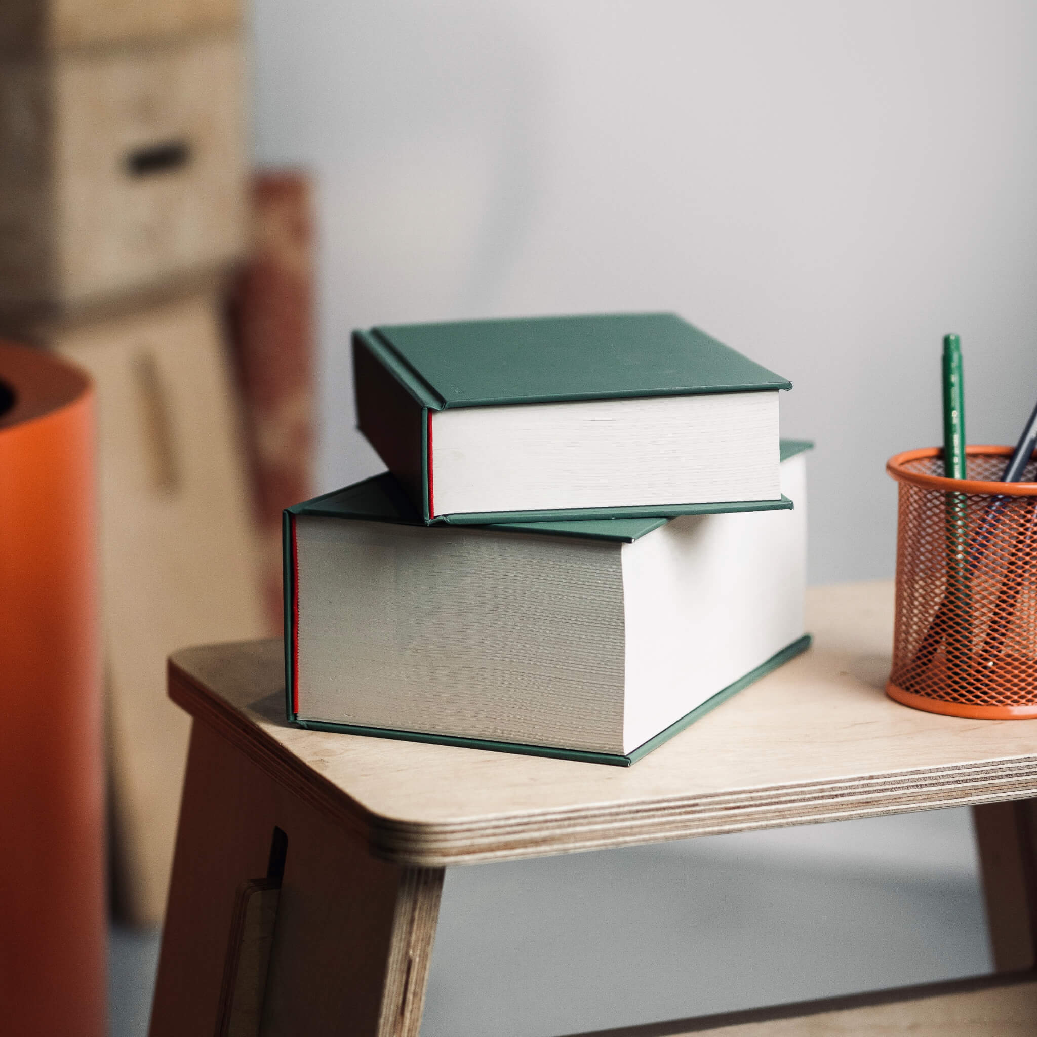 Stacked basenotes 0512 green hardcover notebook featuring 1024 pages of bulky acid-free paper and structured spine.