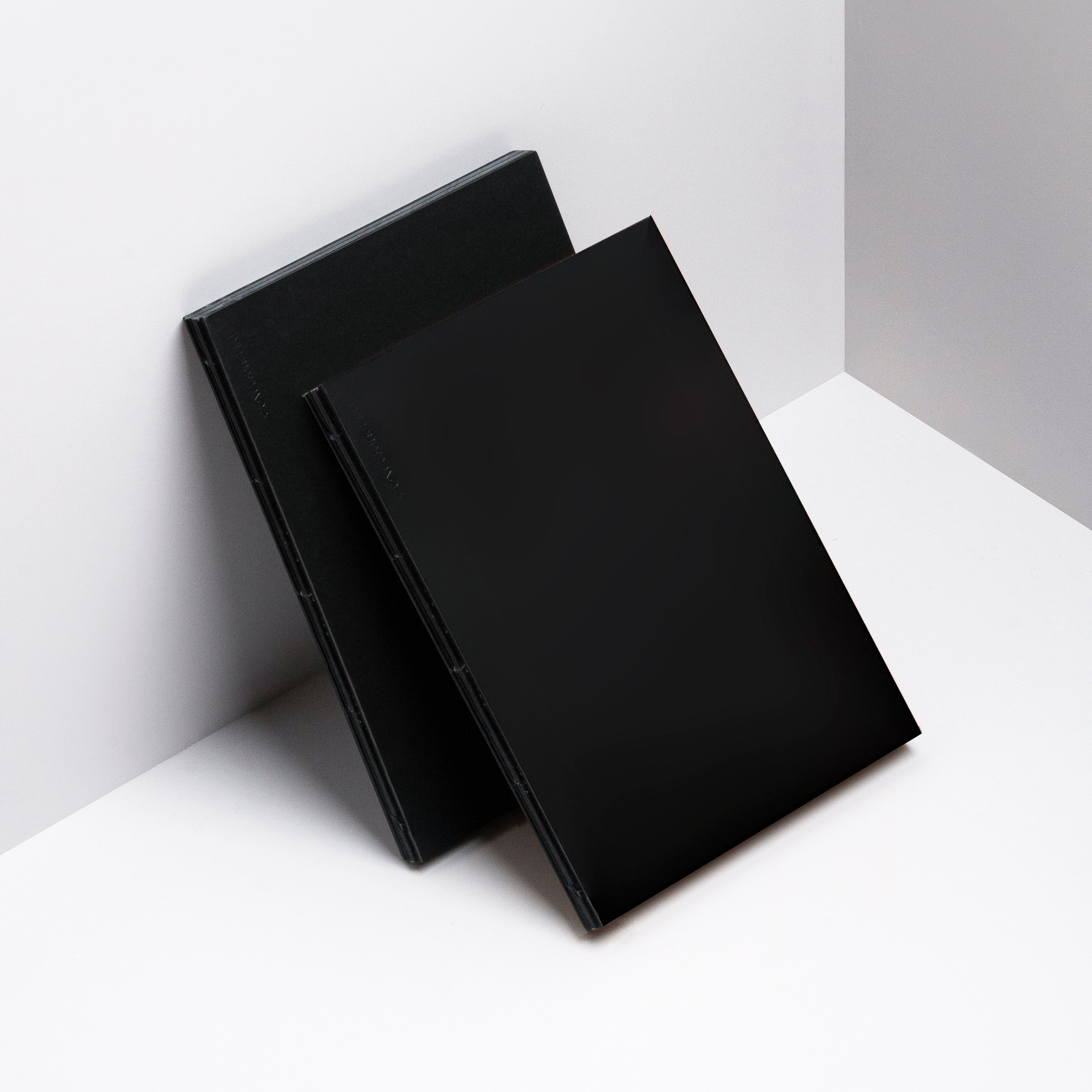 1623b Paperbook - Black Edition
