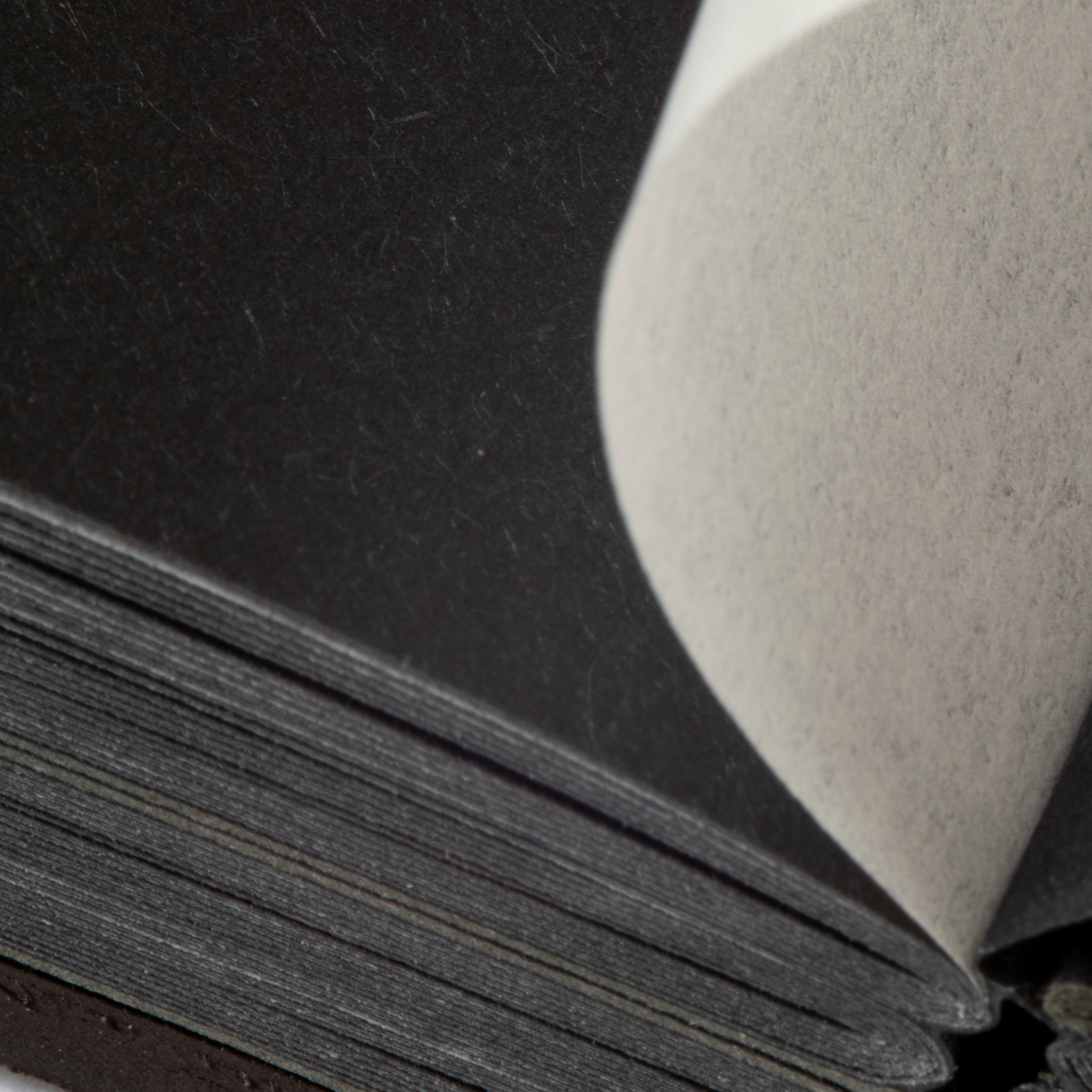 1623b Paperbook - Black Edition